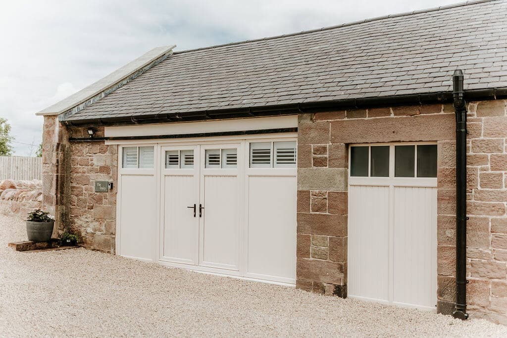 Image 4 of the stables